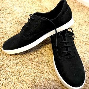 Brand new super comfortable flat black Ecco